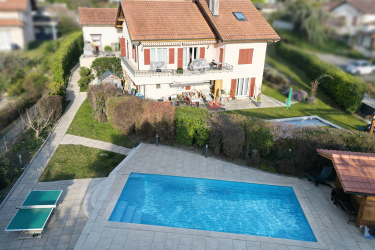 Villa avec piscine chauffée et vue dégagée à Villars-Sainte-Croix