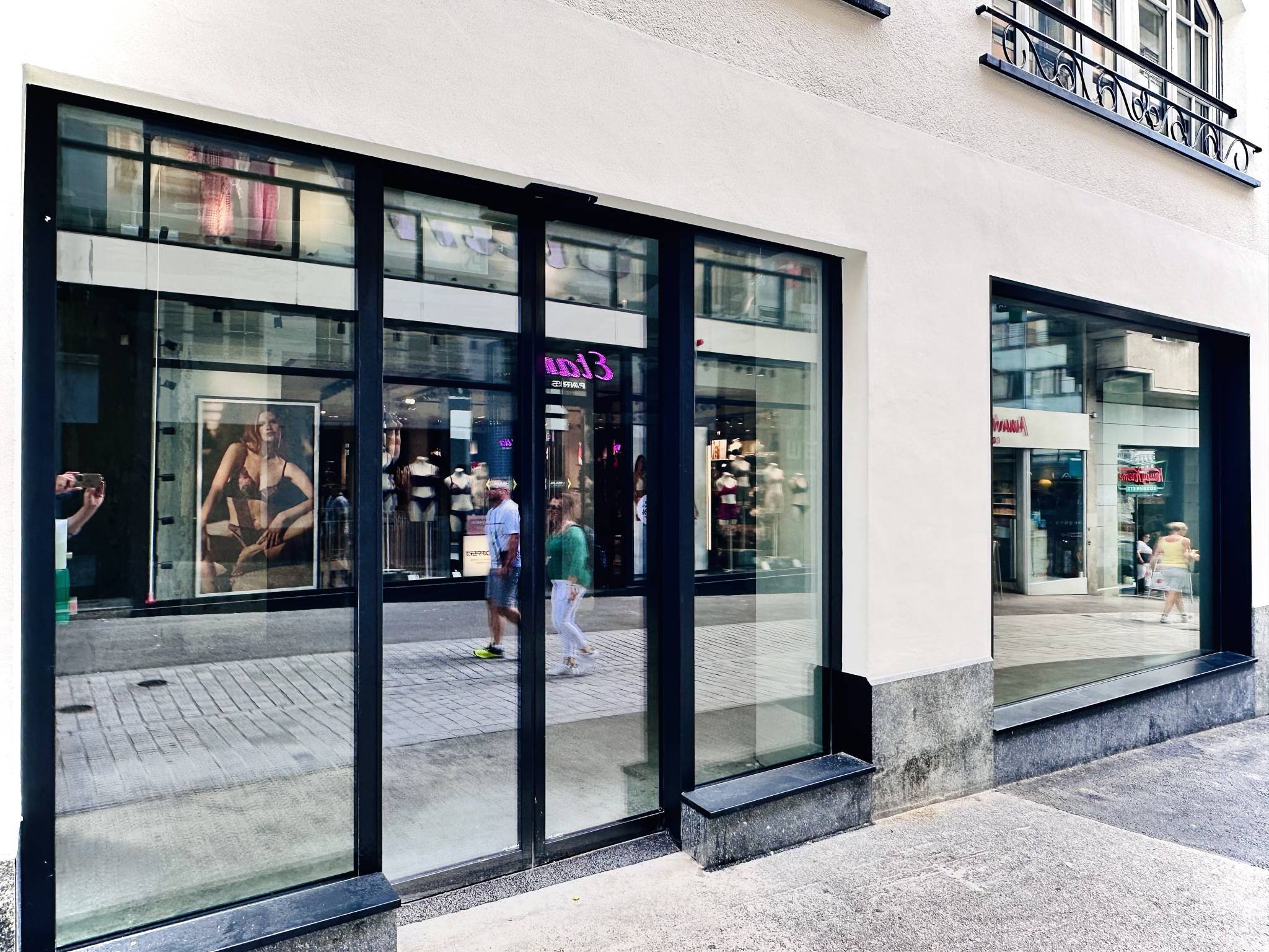 EMPLACEMENT PREMIUM - Arcade de 130 m2 à louer à Lausanne