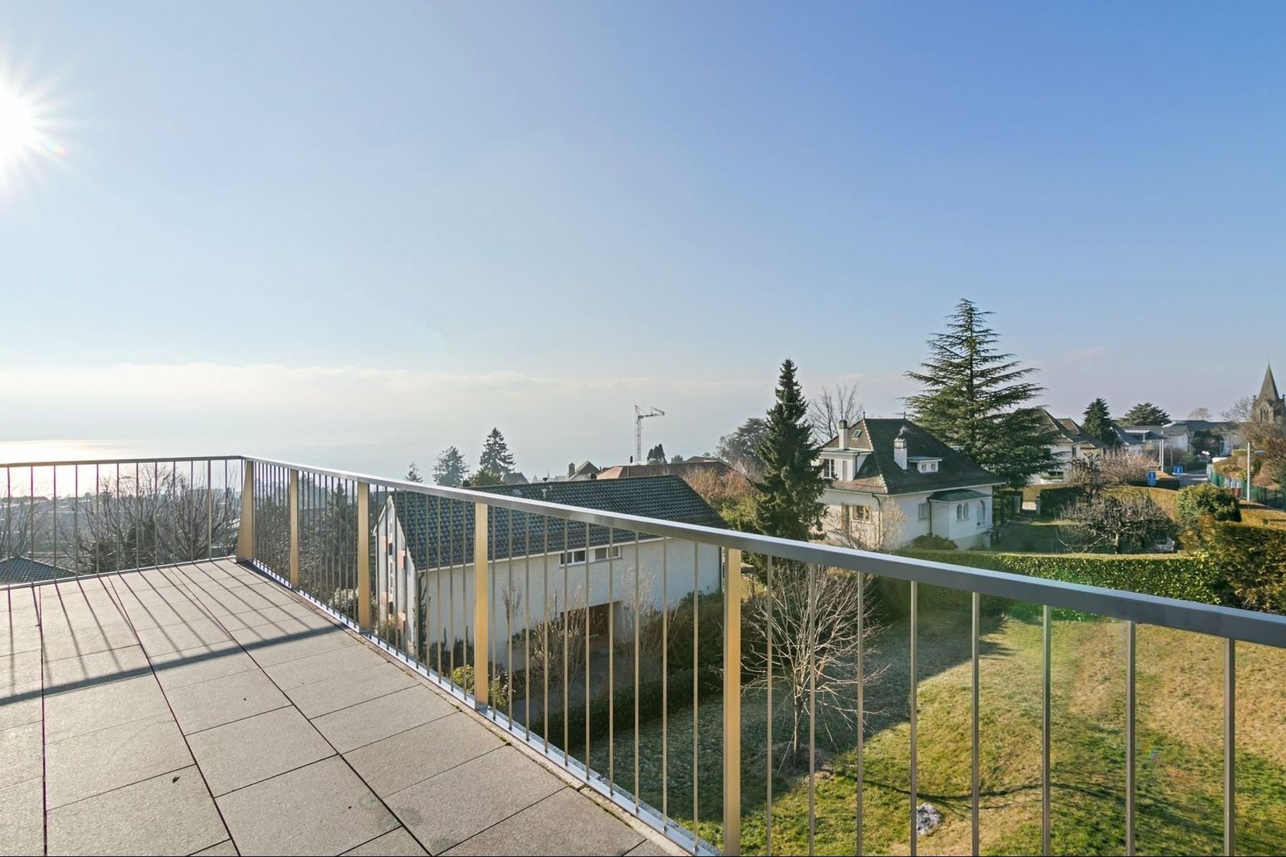 Modern Penthouse With Panoramic Views!