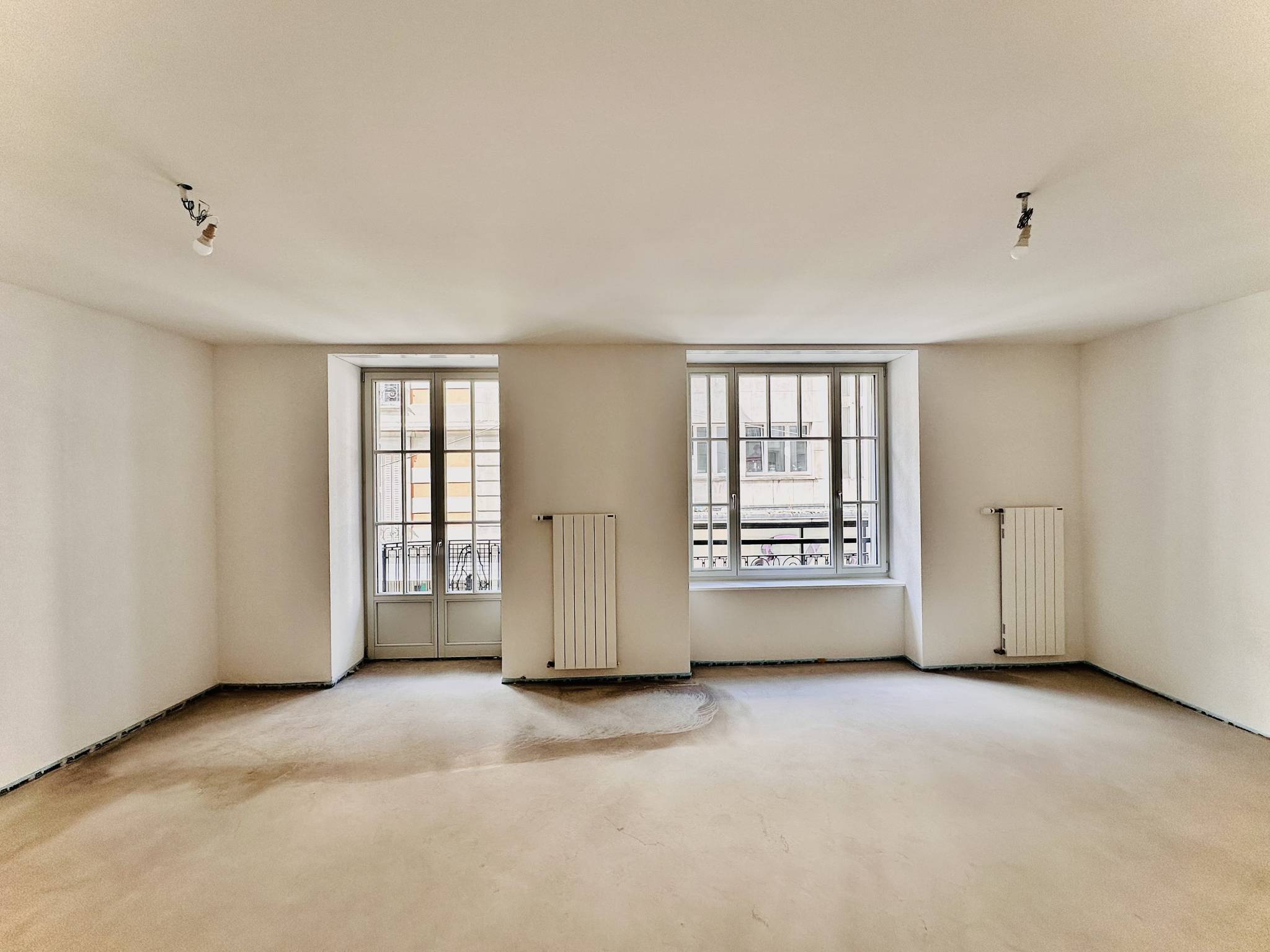 EMPLACEMENT PREMIUM - Arcade et bureaux de 382 m2 à louer à Lausanne