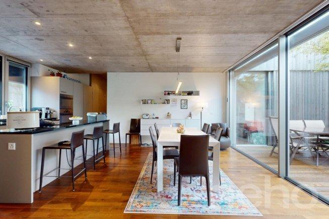 Grand appartement de 6,5 pces avec vue imprenable sur le lac à Aran