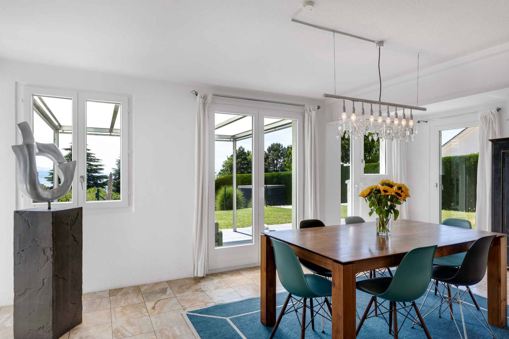 Villa individuelle de 325 m2 avec une belle vue sur le lac et les montagnes