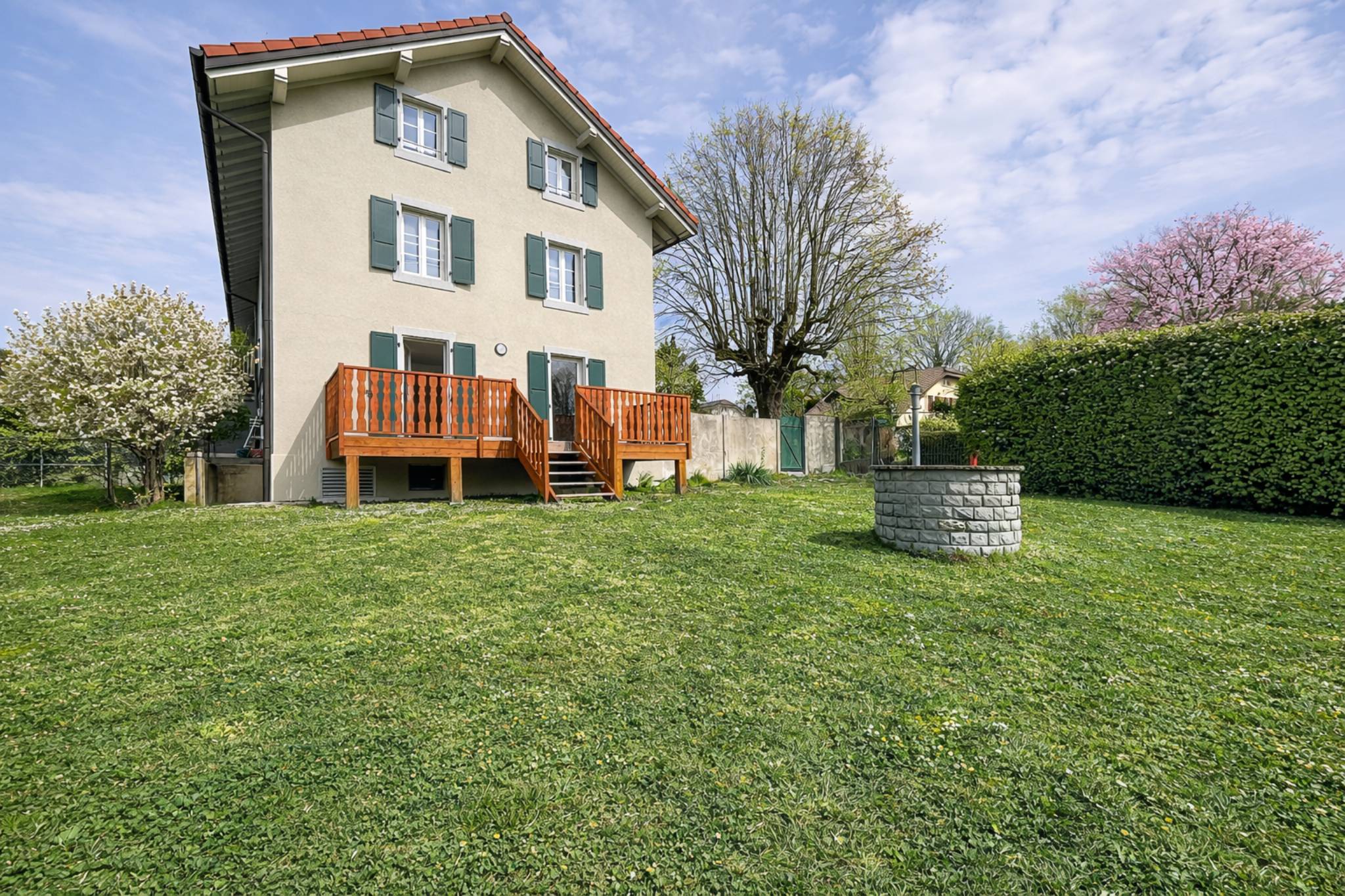 Triplex de 4.5 pièces - grand jardin et vue partielle sur lac