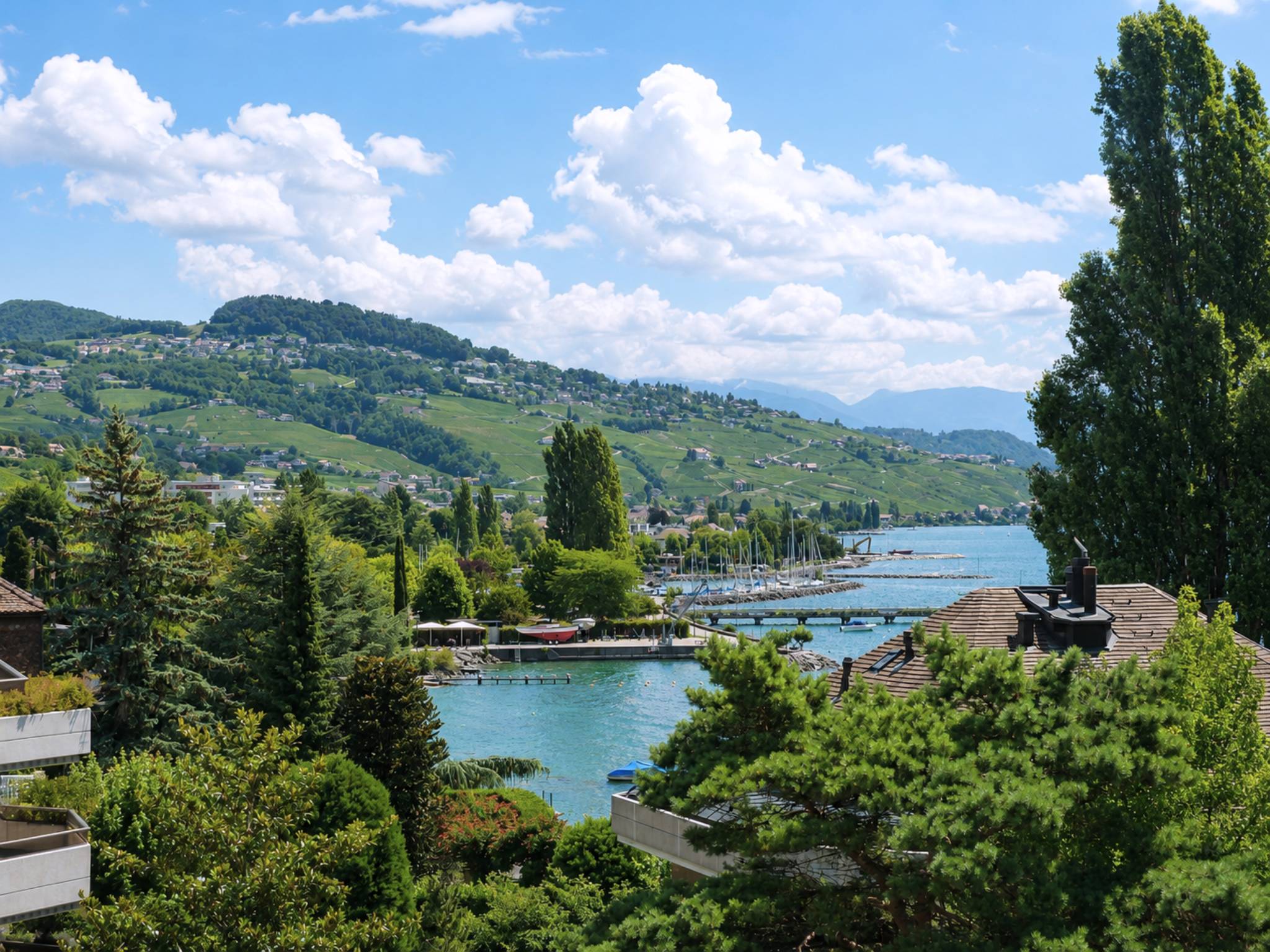 Attique contemporain avec vaste terrasse à un instant du lac 