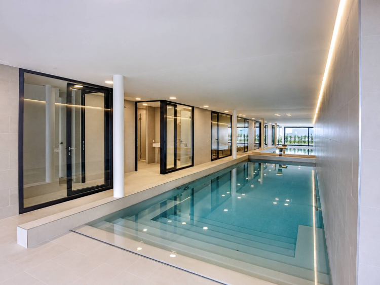 Attique contemporain avec vaste terrasse à un instant du lac 