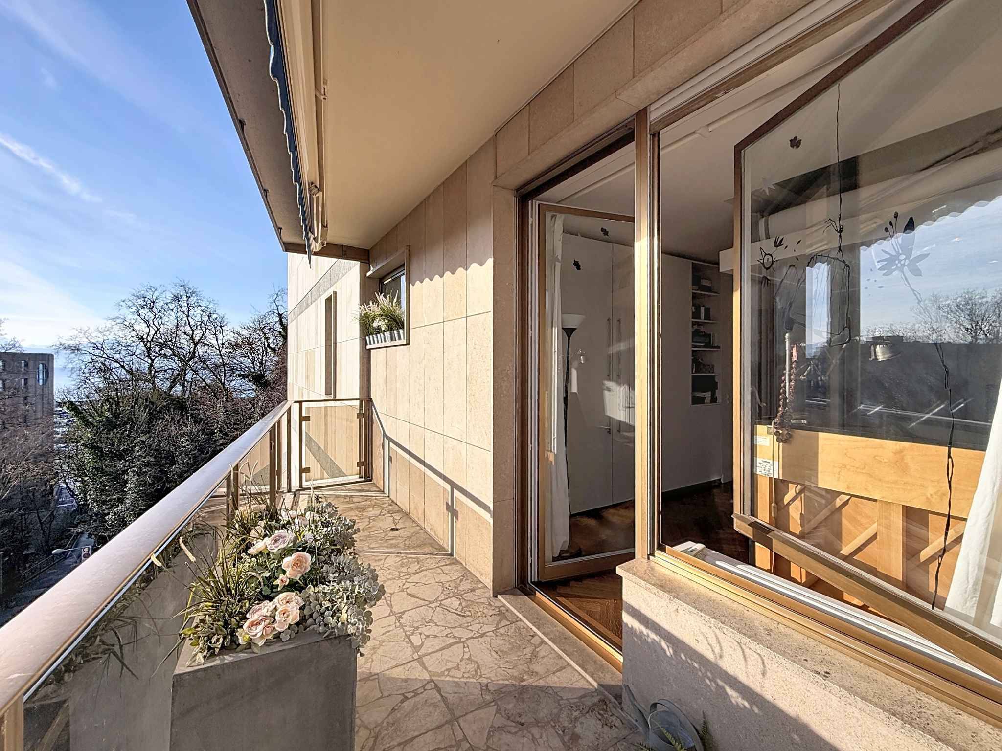 Au cœur de Ouchy, appartement de standing de 7 pièces avec vue sur le lac