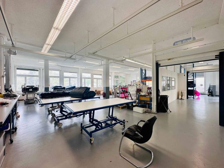 INDUSTRIE, BUREAUX - 700 m2 - Bussigny-près-Lausanne