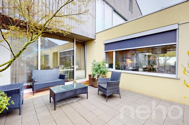 Grand appartement de 6,5 pces avec vue imprenable sur le lac à Aran