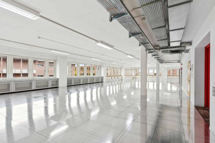 Laboratoire, bureaux, locaux de 1300 m² à louer à proximité immédiate du Quartier du Flon à Lausanne