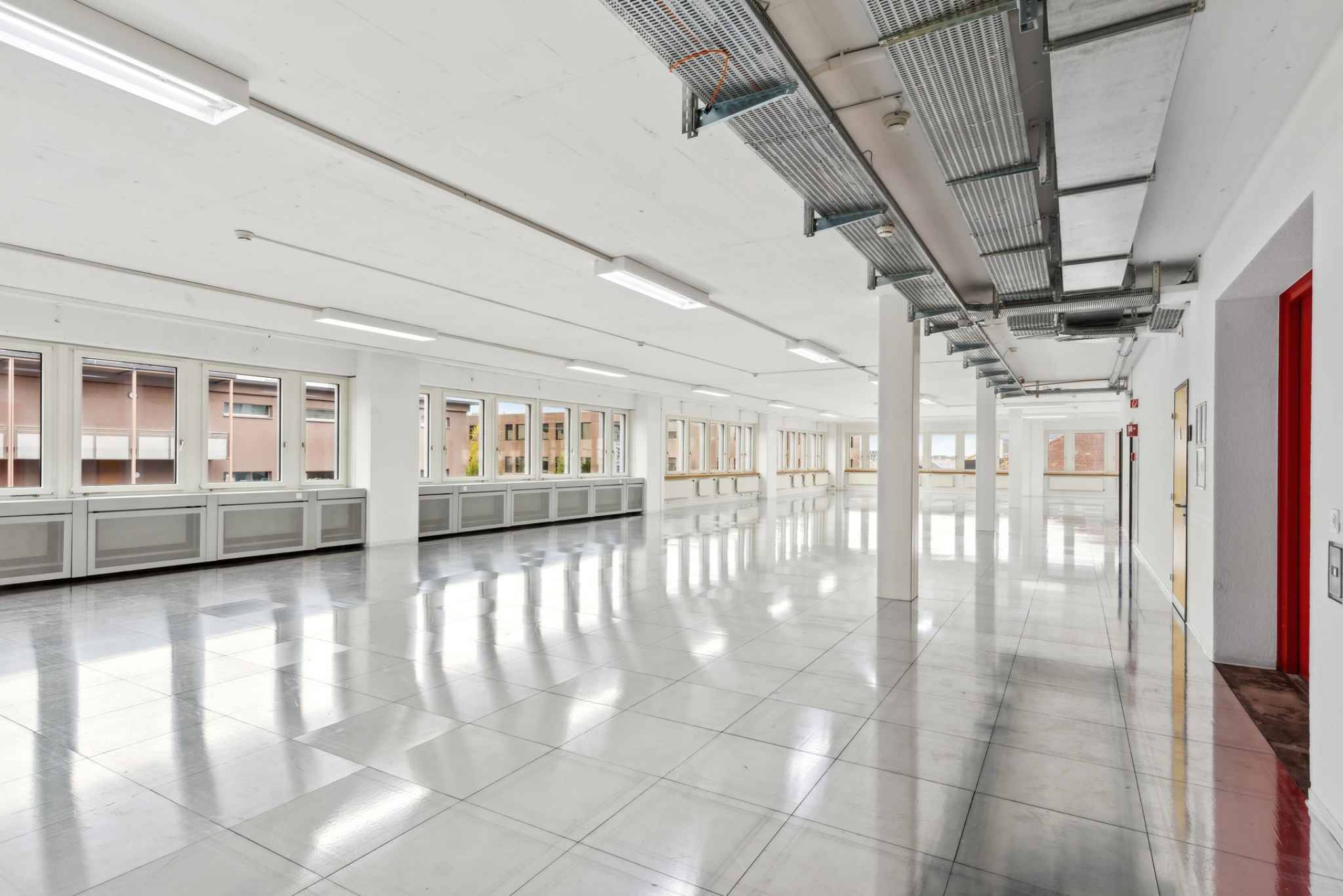 Laboratoire, bureaux, locaux de 1300 m² à louer à proximité immédiate du Quartier du Flon à Lausanne